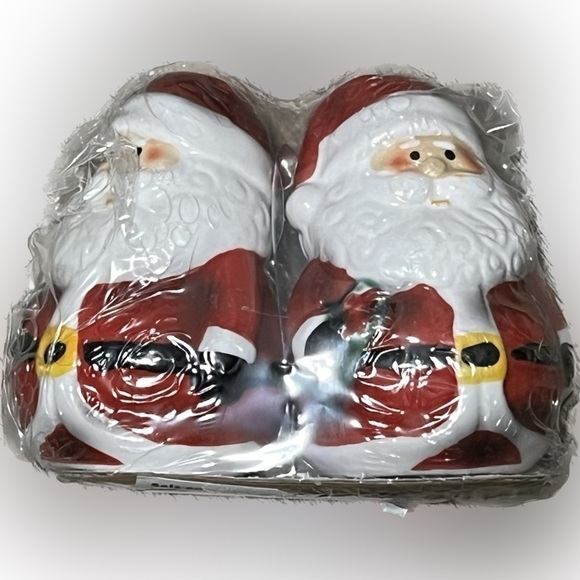 Santa Clause Salt & Pepper Shaker - Picture 1 of 4